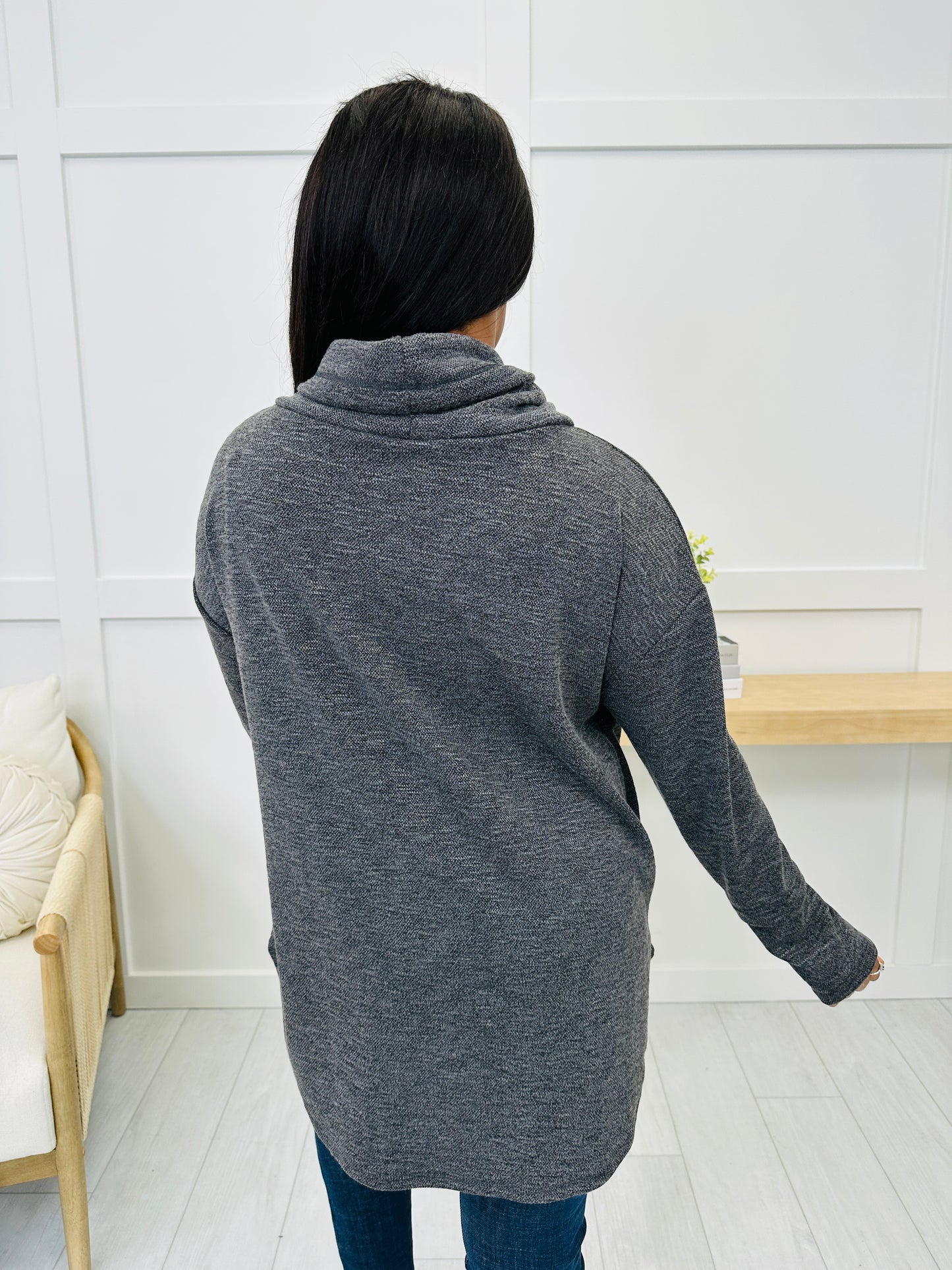 REG/CURVY Shadowed Elegance Top