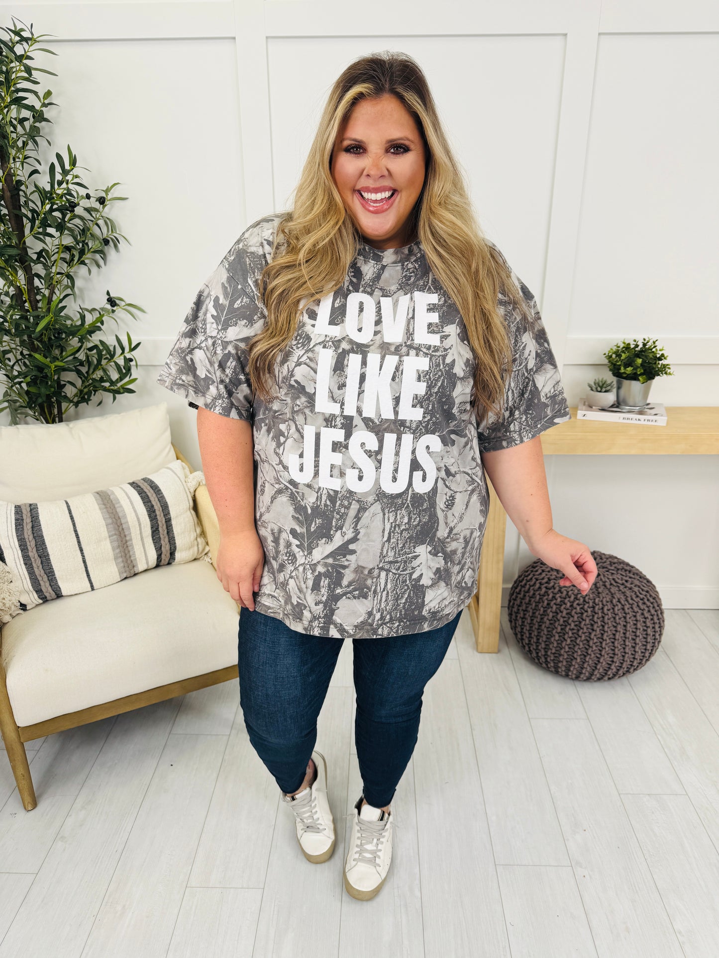 Love Like Jesus Graphic Tee