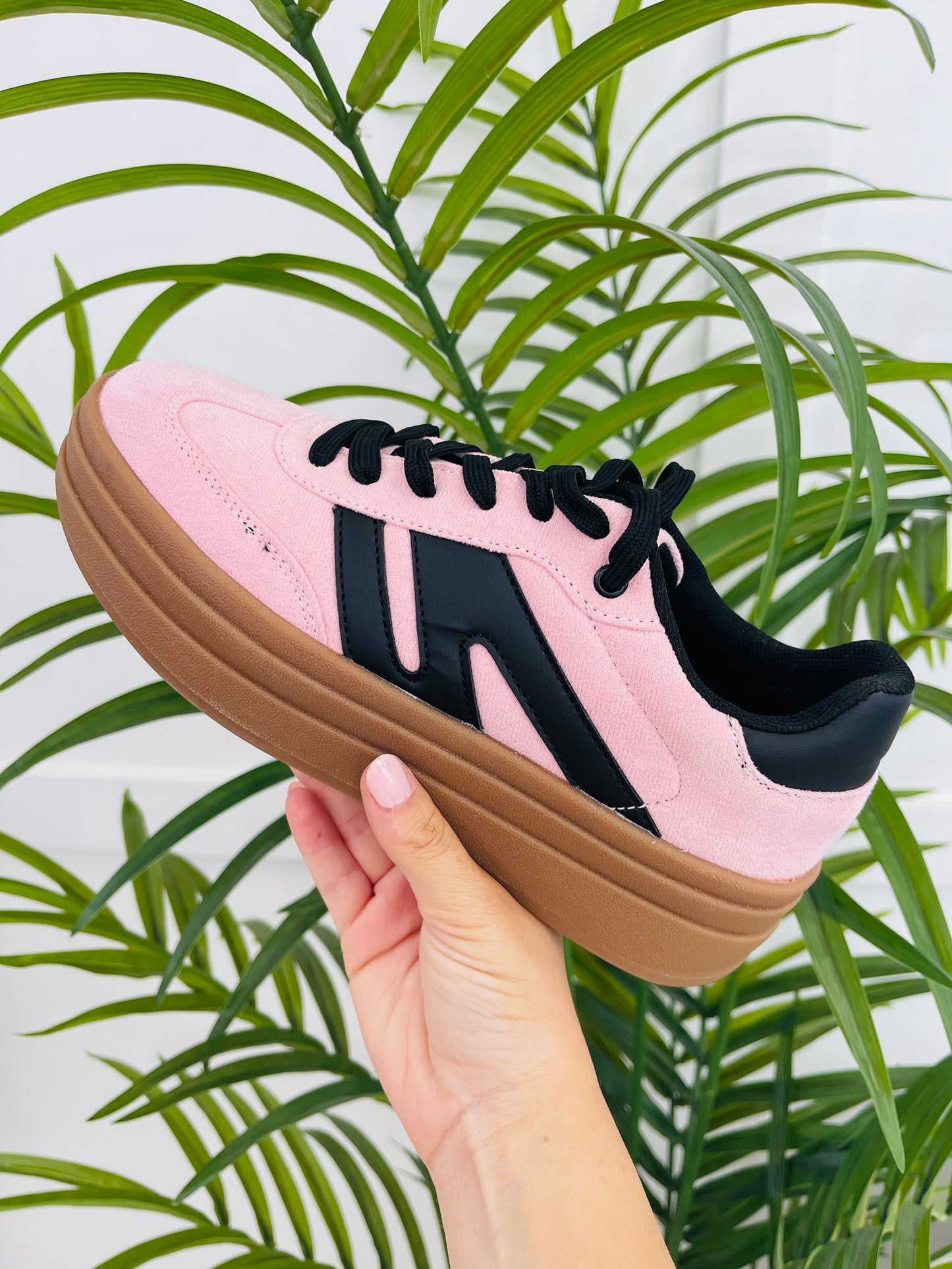 The New Chapter Sneakers In Pink Black