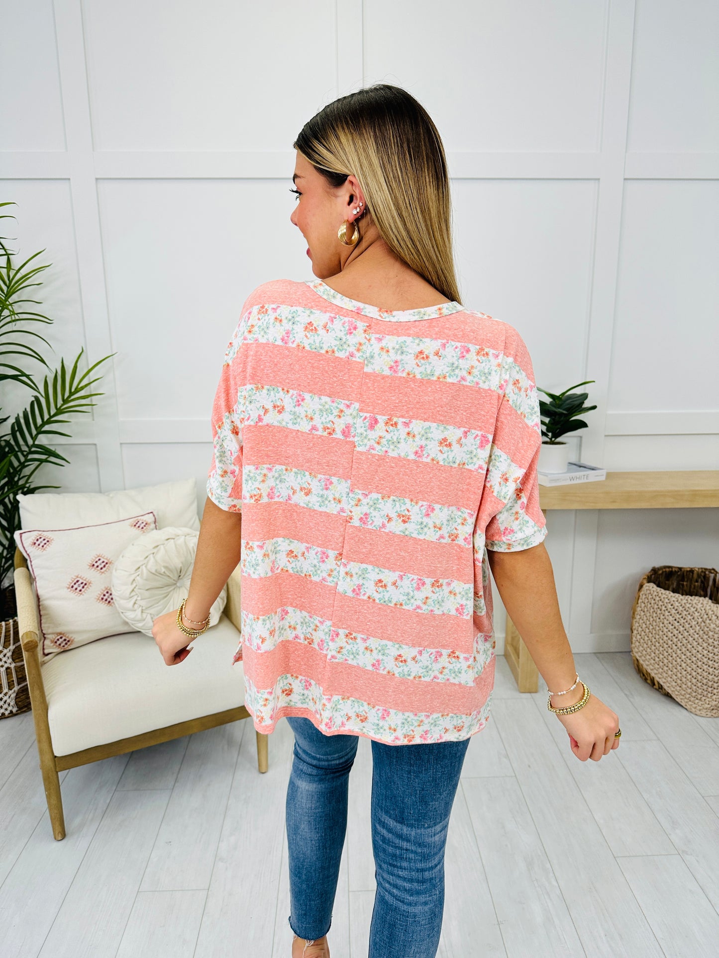 REG/CURVY Garden Stripes Top In Peach