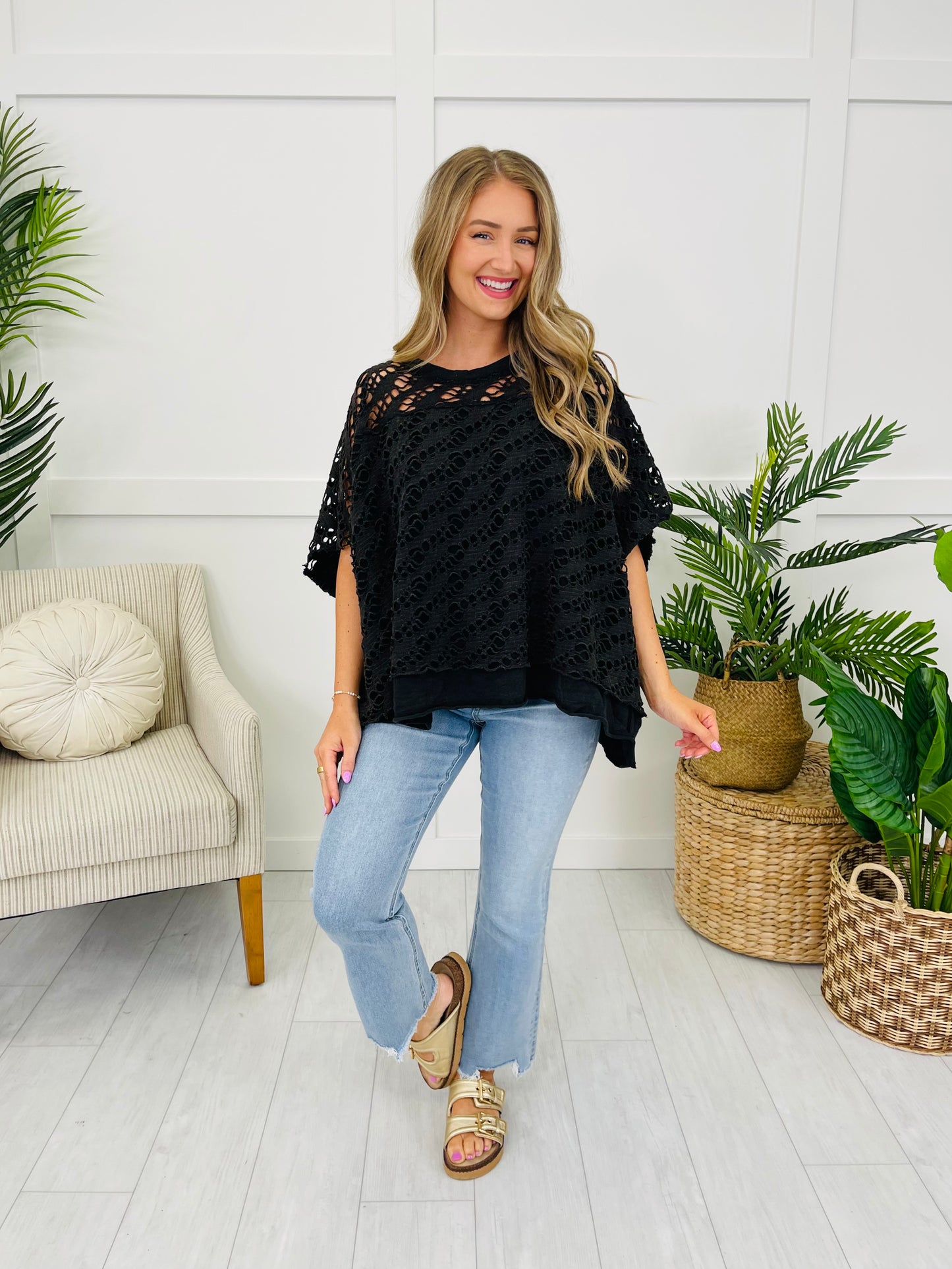 Unraveled Beauty Pullover in Black