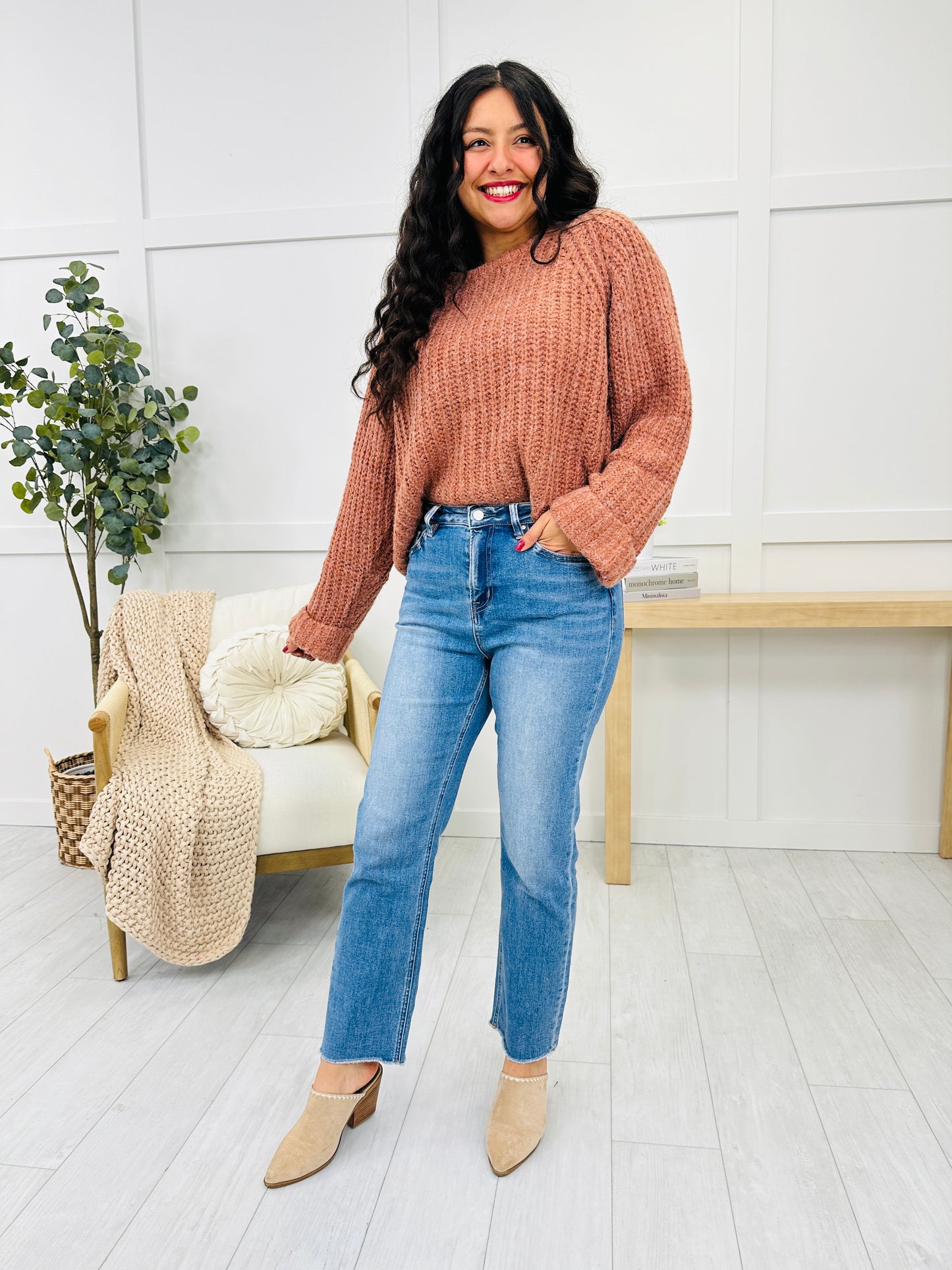 Mica Fray All Day Straight Leg Jeans in Reg/Curvy