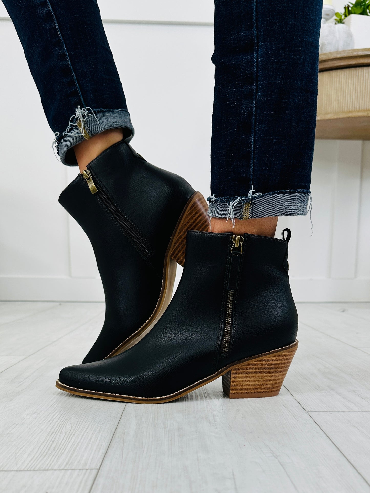 The Right On Time Boot In Black