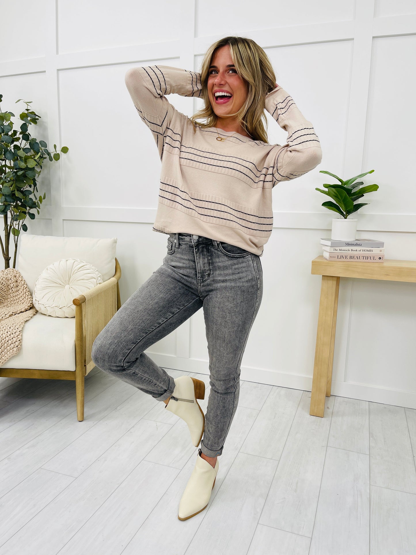 Judy Blue Gorgeous in Gray Tummy Control Butt Lifting Skinny Jeans in Reg/Curvy