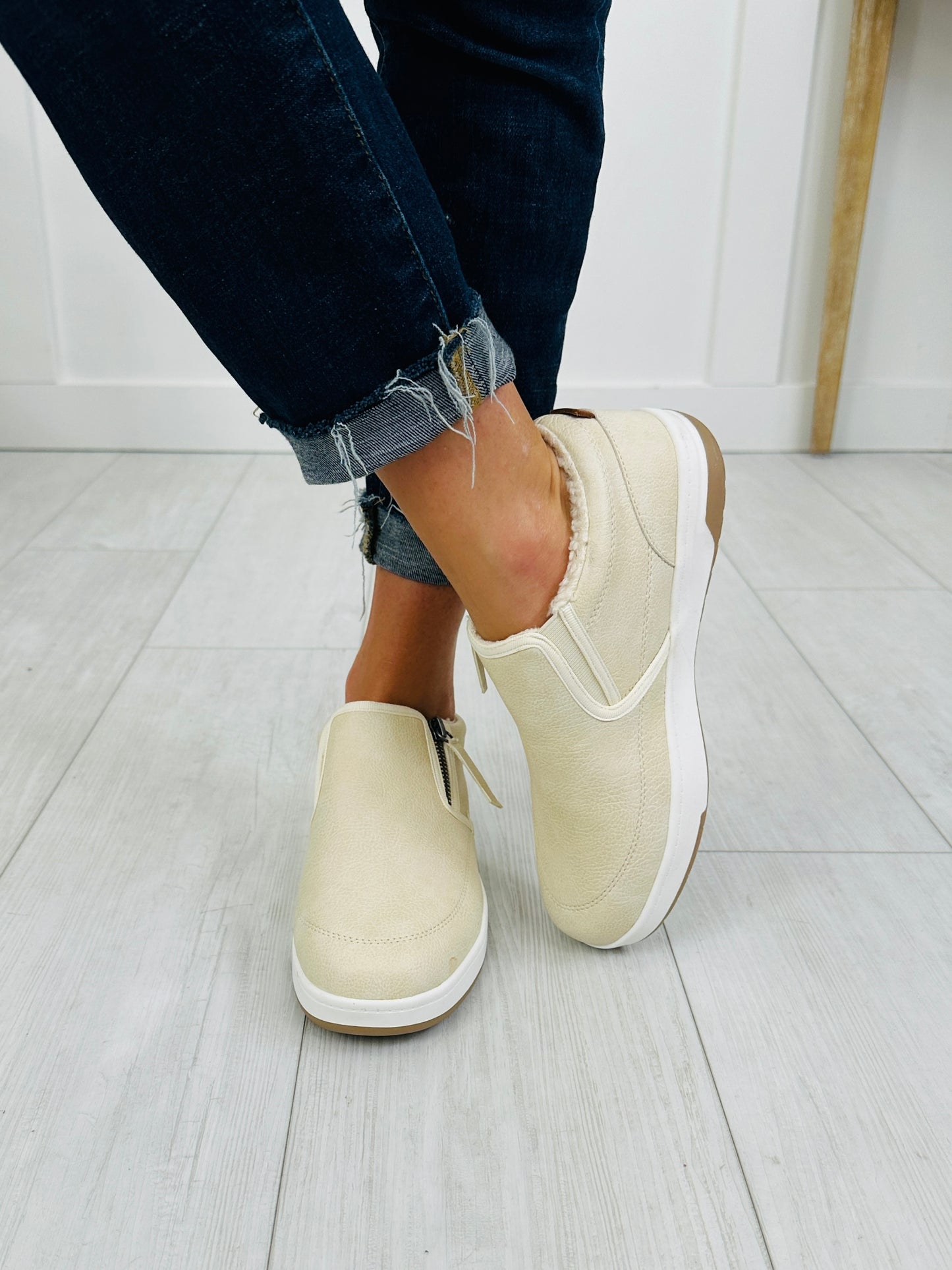Toasty Trails Sneakers In Ivory