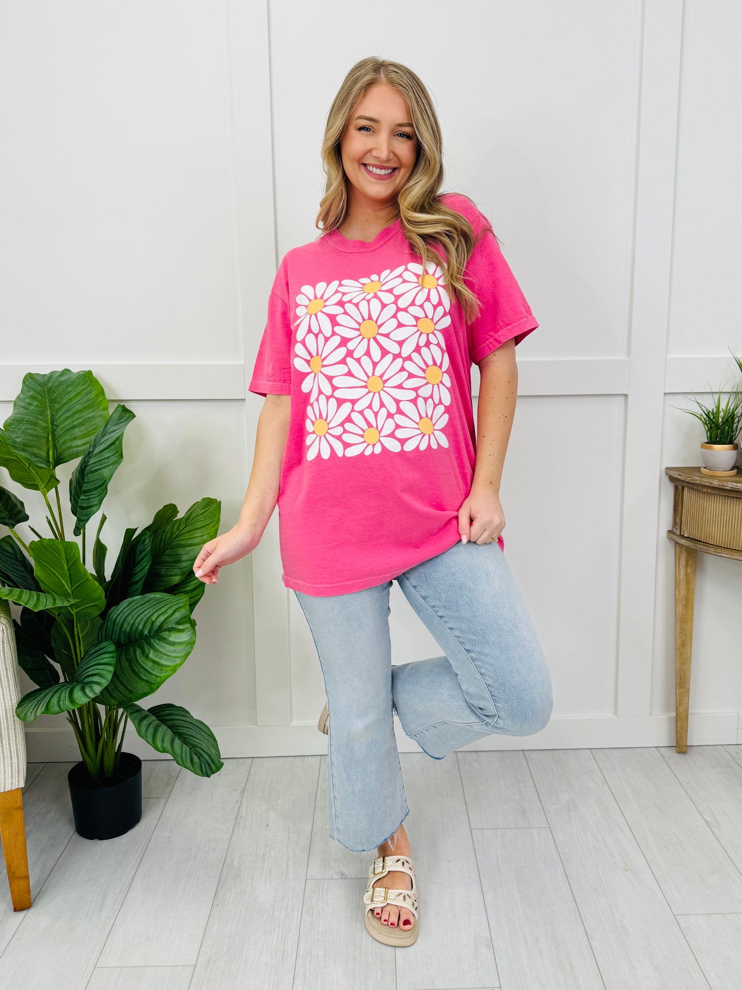 Daisy Days Graphic Tee