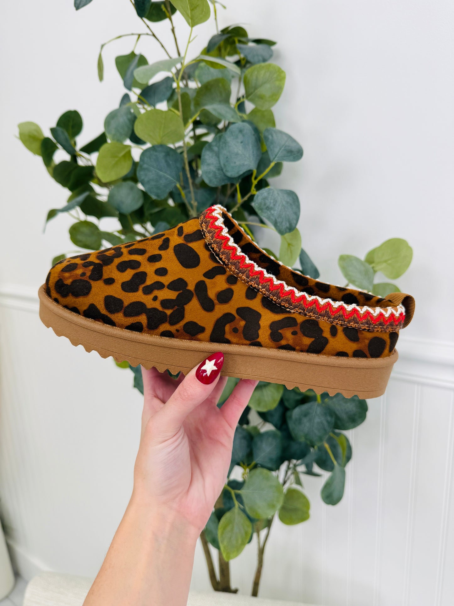 Snuggle Stitch Clogs in Leopard