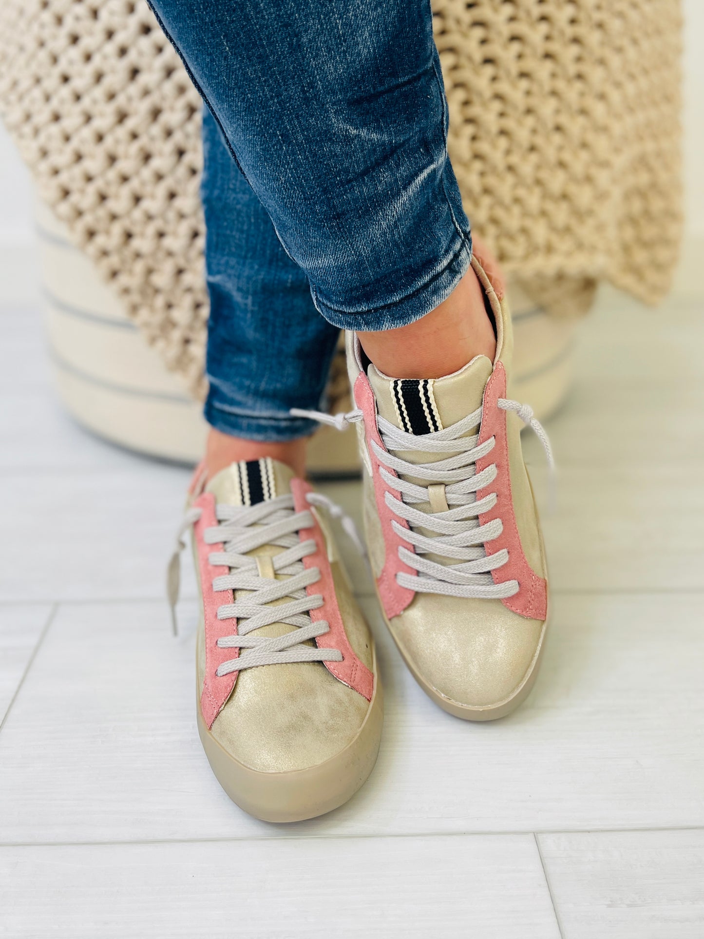 Walk Into The Stars Sneakers In Gold Distressed